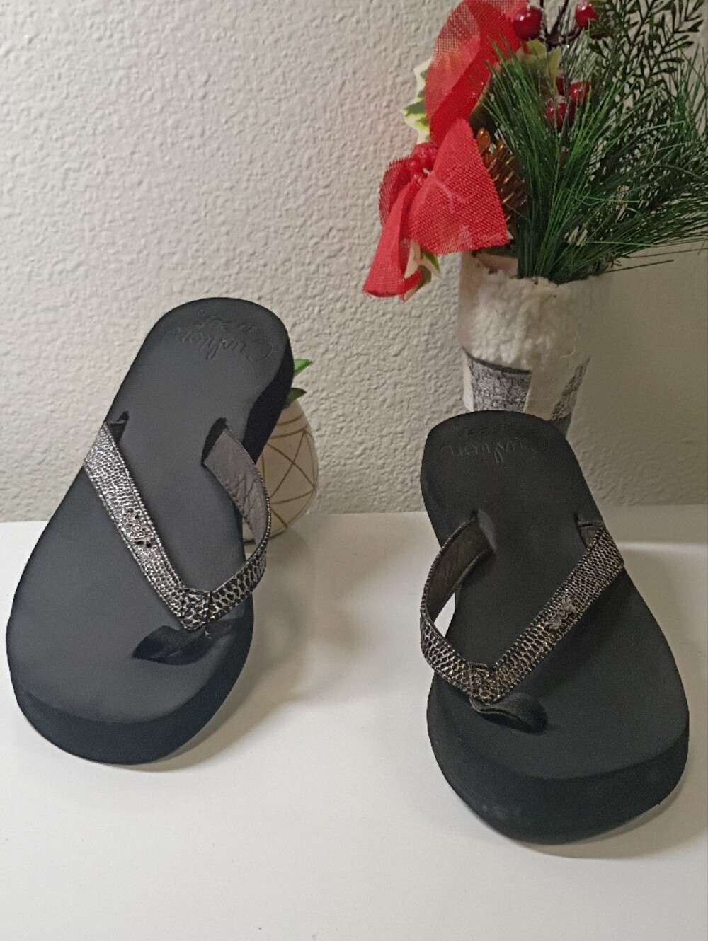Reef Women's Black Flip Flop Sandals with Silver Rhinestone Straps - Picture 10 of 11